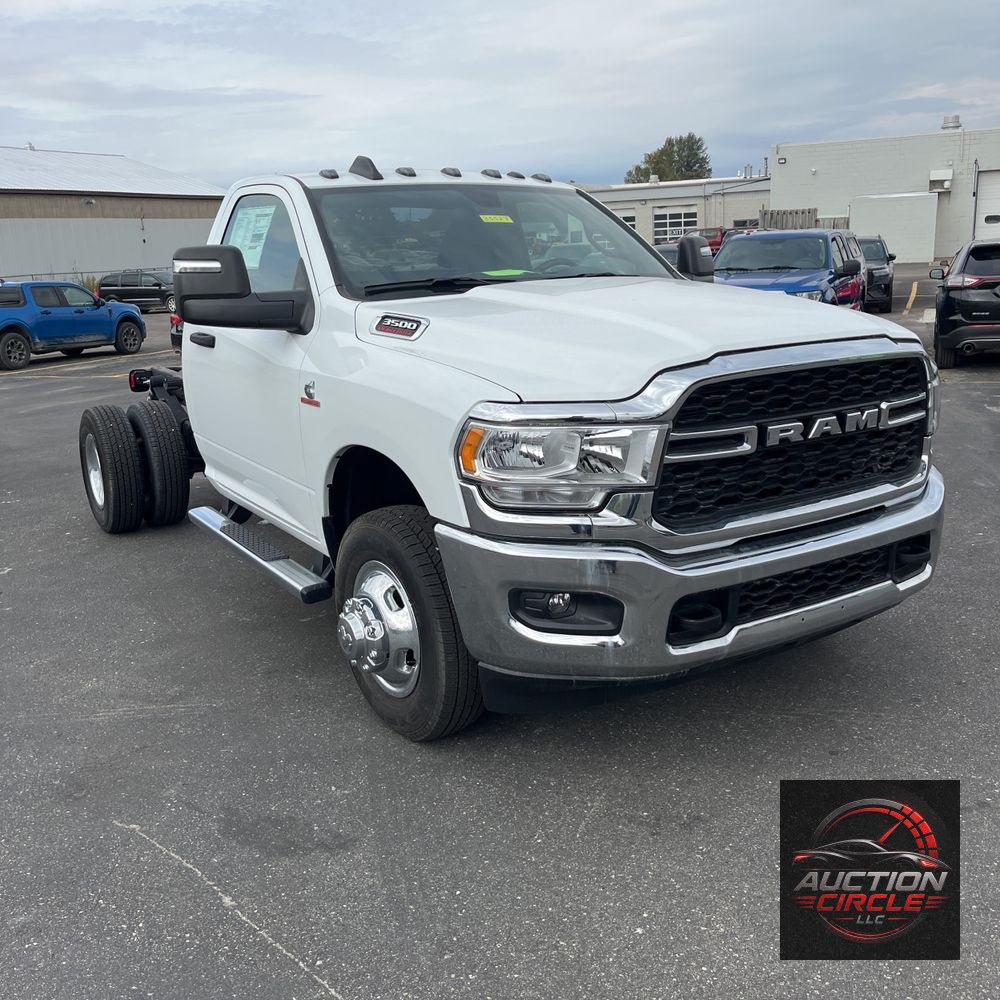 2024 Ram 3500 Cab/Chassis Tradesman