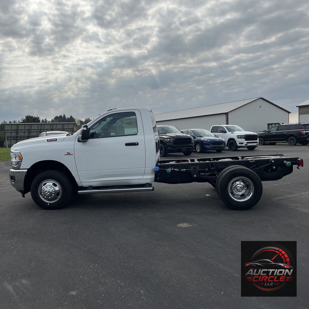 2024 Ram 3500 Cab/Chassis Tradesman
