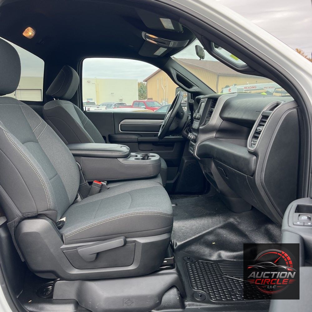 2024 Ram 3500 Cab/Chassis Tradesman