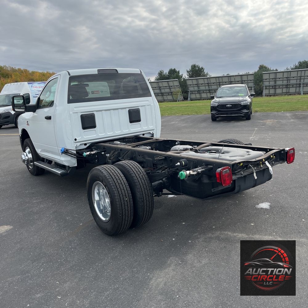 2024 Ram 3500 Cab/Chassis Tradesman