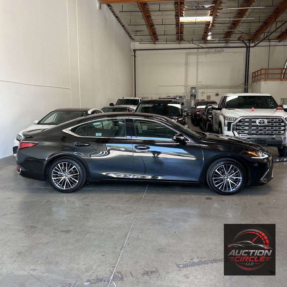 2025 Lexus ES 300h Base