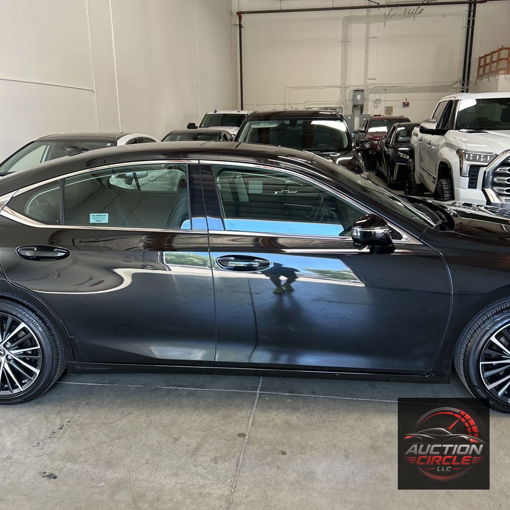 2025 Lexus ES 300h Base