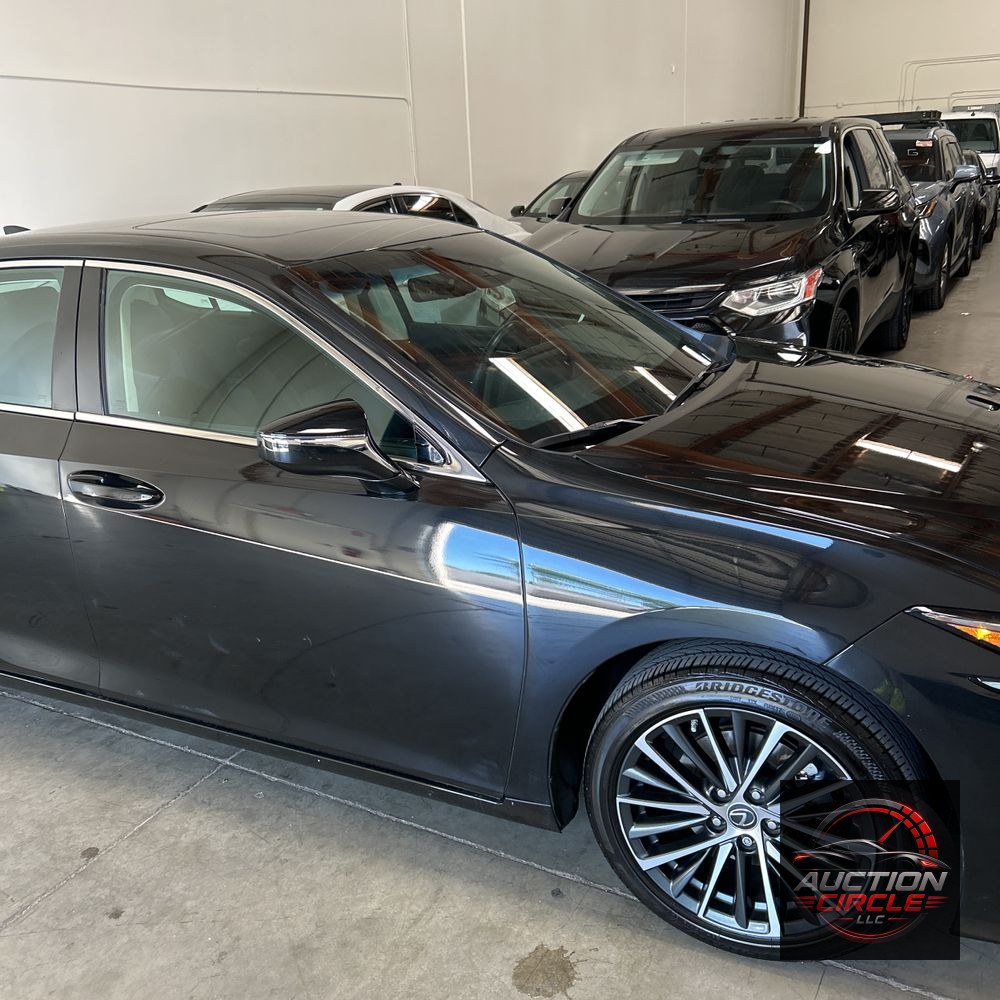 2025 Lexus ES 300h Base