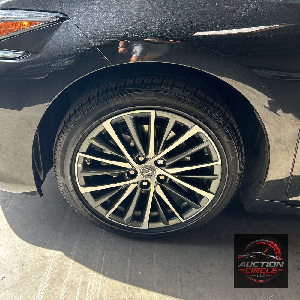 2025 Lexus ES 300h Base