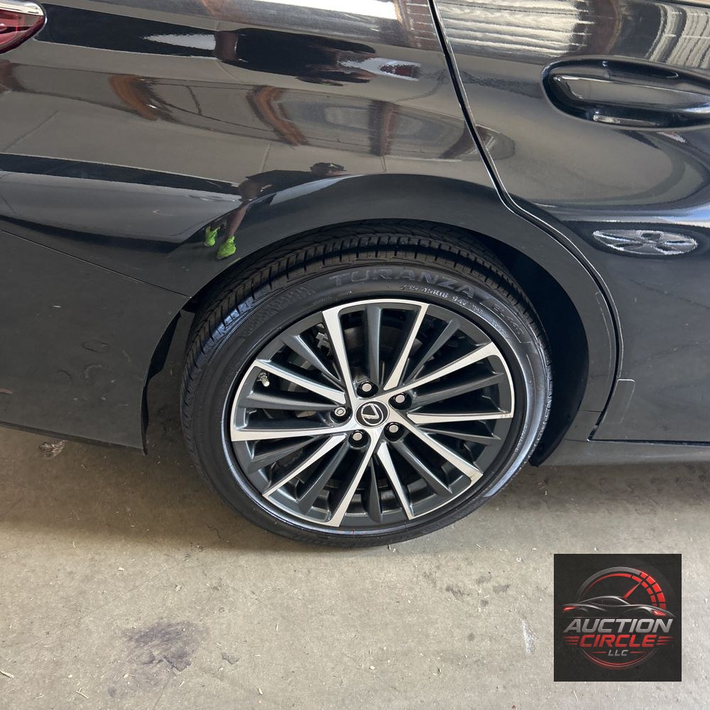 2025 Lexus ES 300h Base