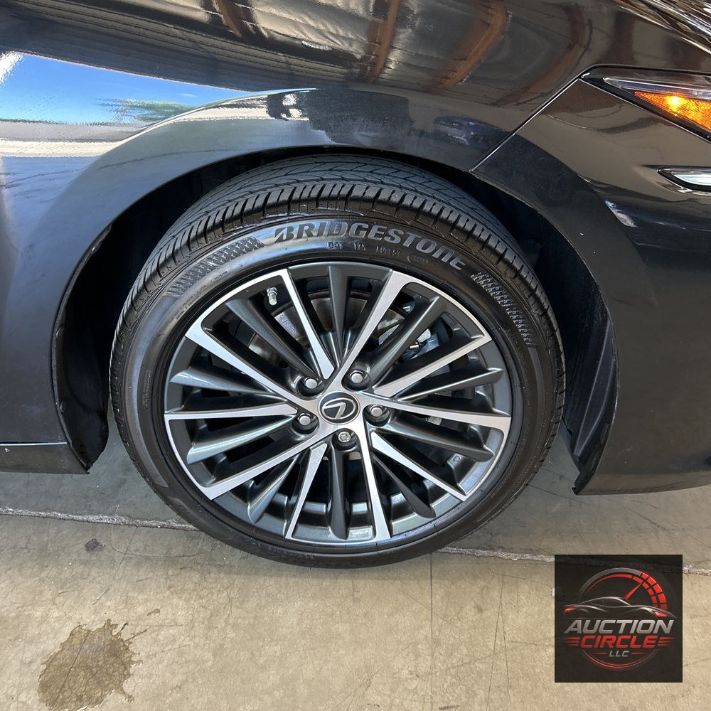 2025 Lexus ES 300h Base