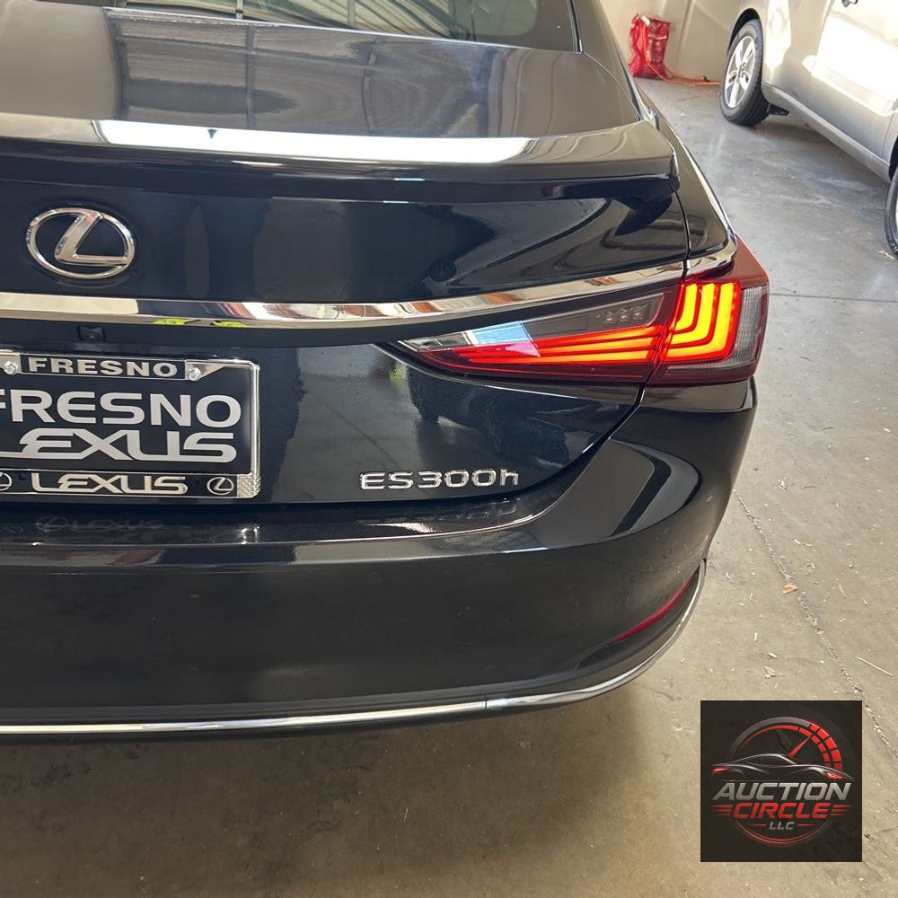2025 Lexus ES 300h Base