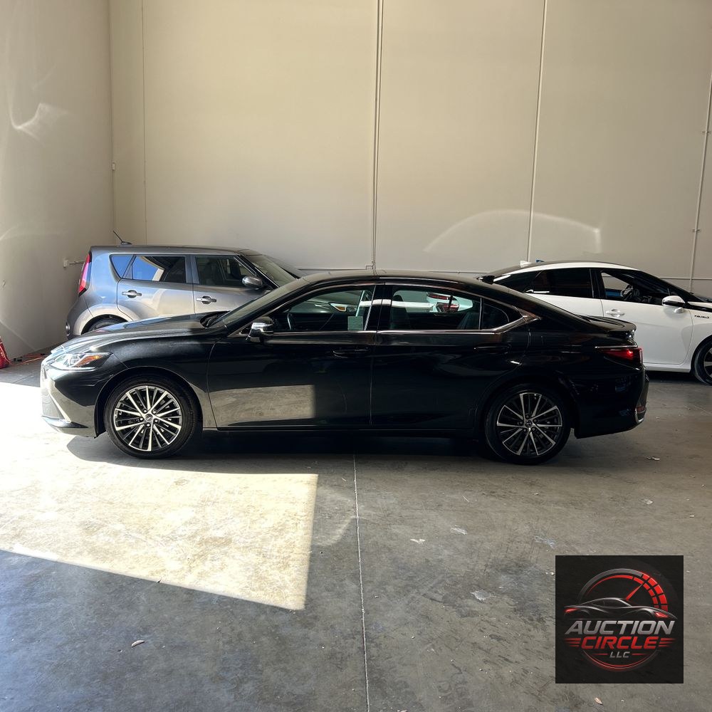 2025 Lexus ES 300h Base