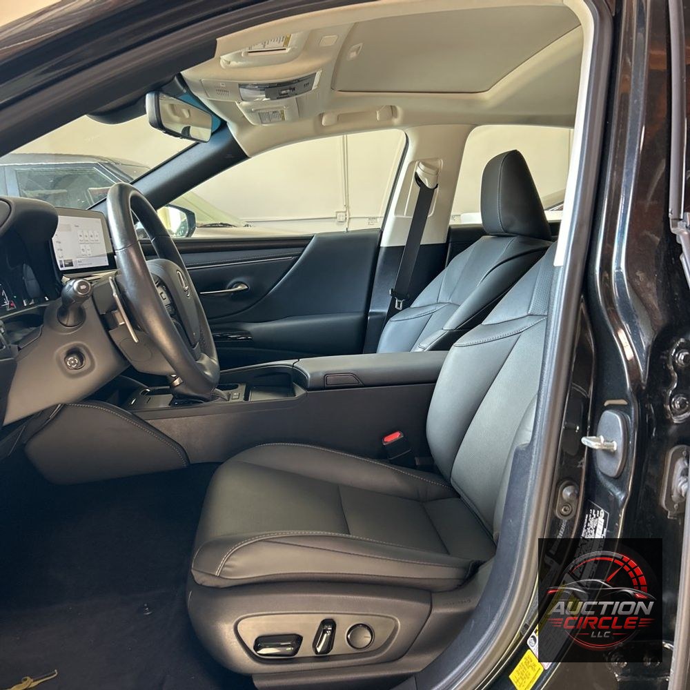 2025 Lexus ES 300h Base