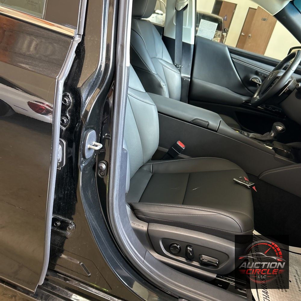 2025 Lexus ES 300h Base