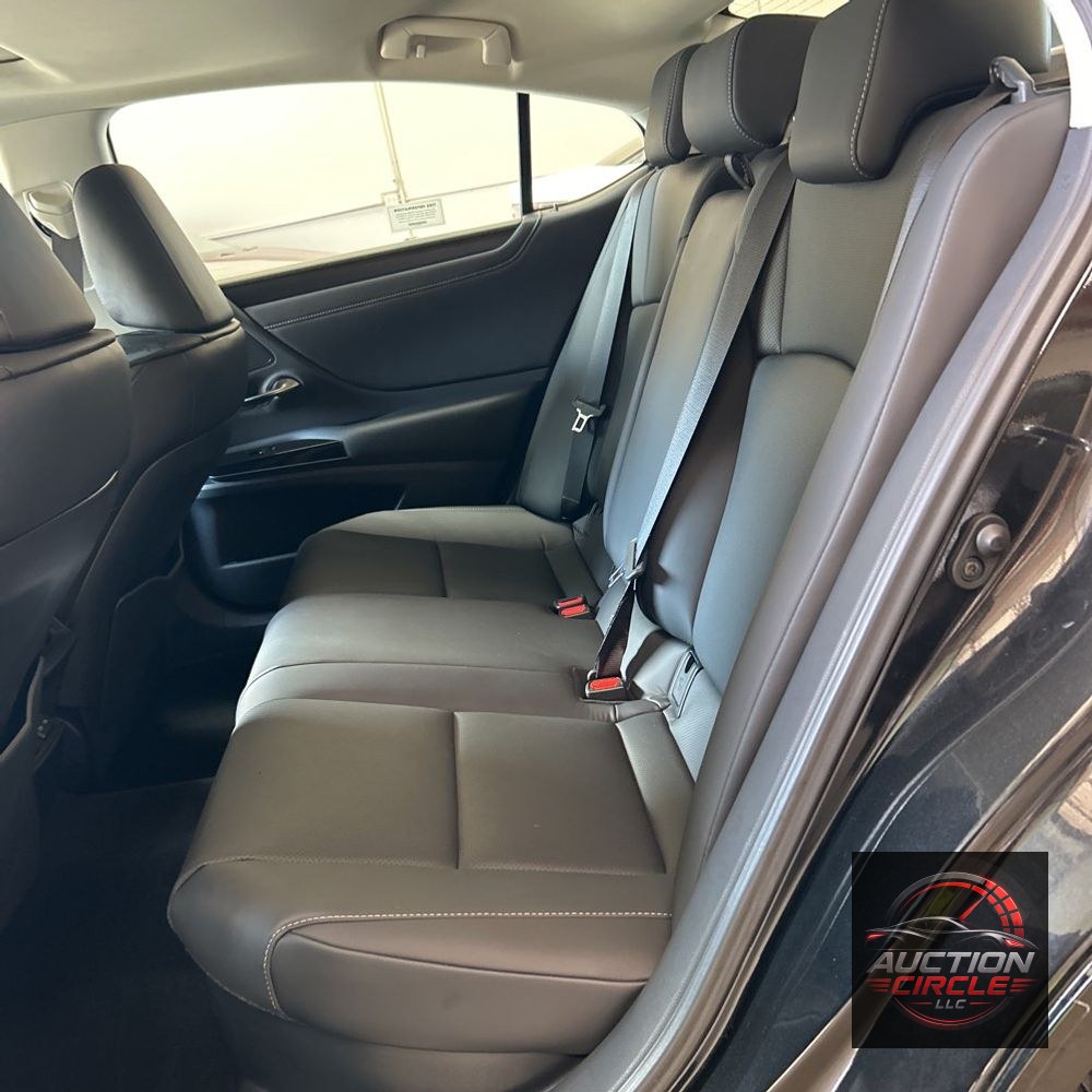 2025 Lexus ES 300h Base