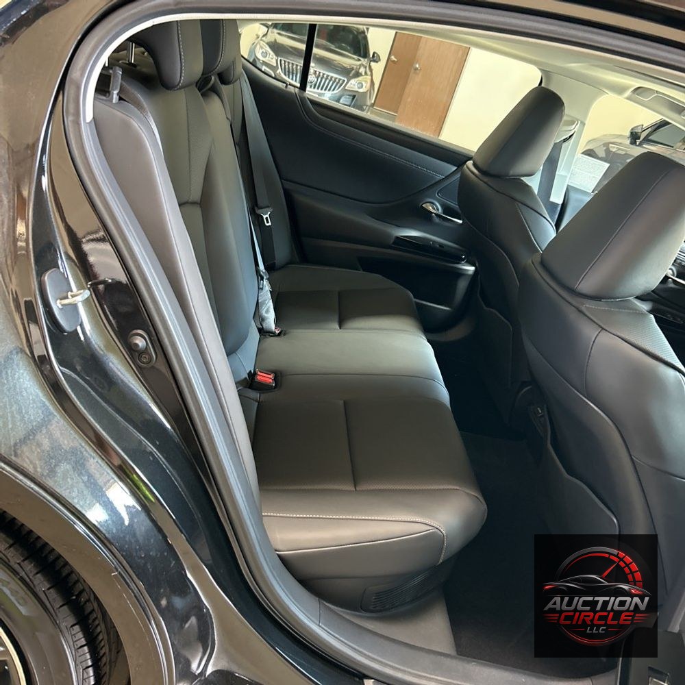 2025 Lexus ES 300h Base