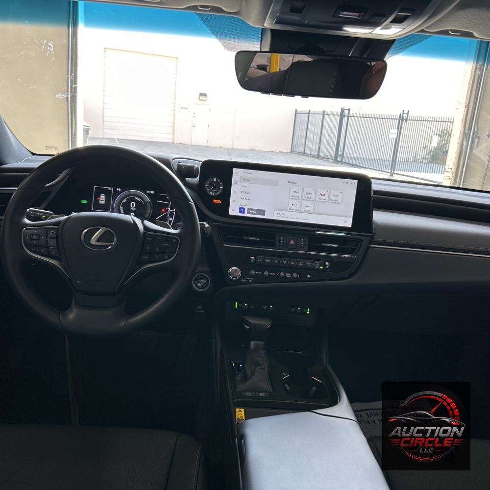 2025 Lexus ES 300h Base