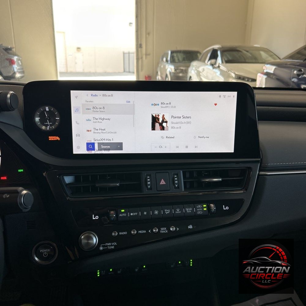 2025 Lexus ES 300h Base