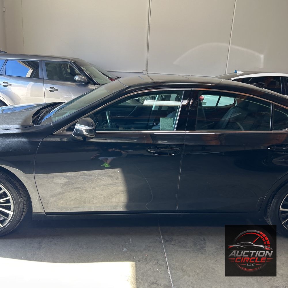 2025 Lexus ES 300h Base