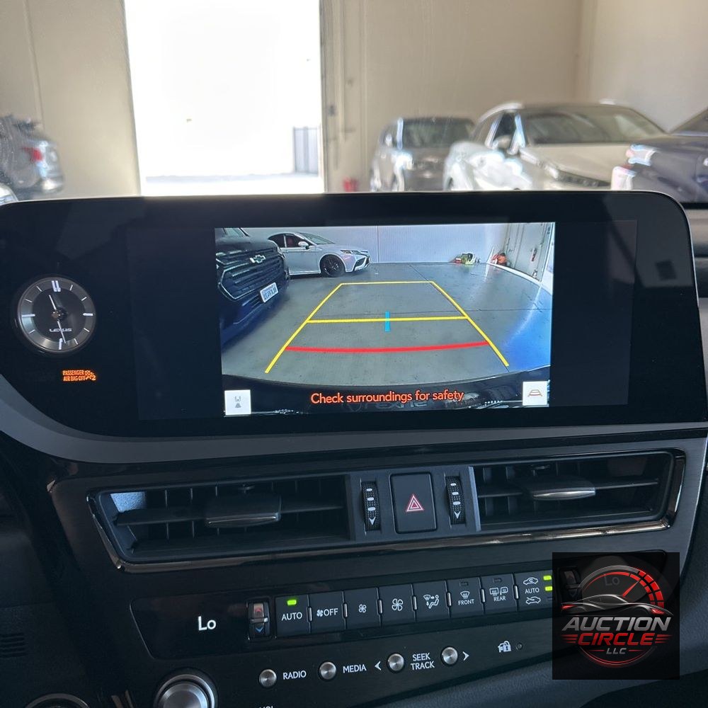 2025 Lexus ES 300h Base