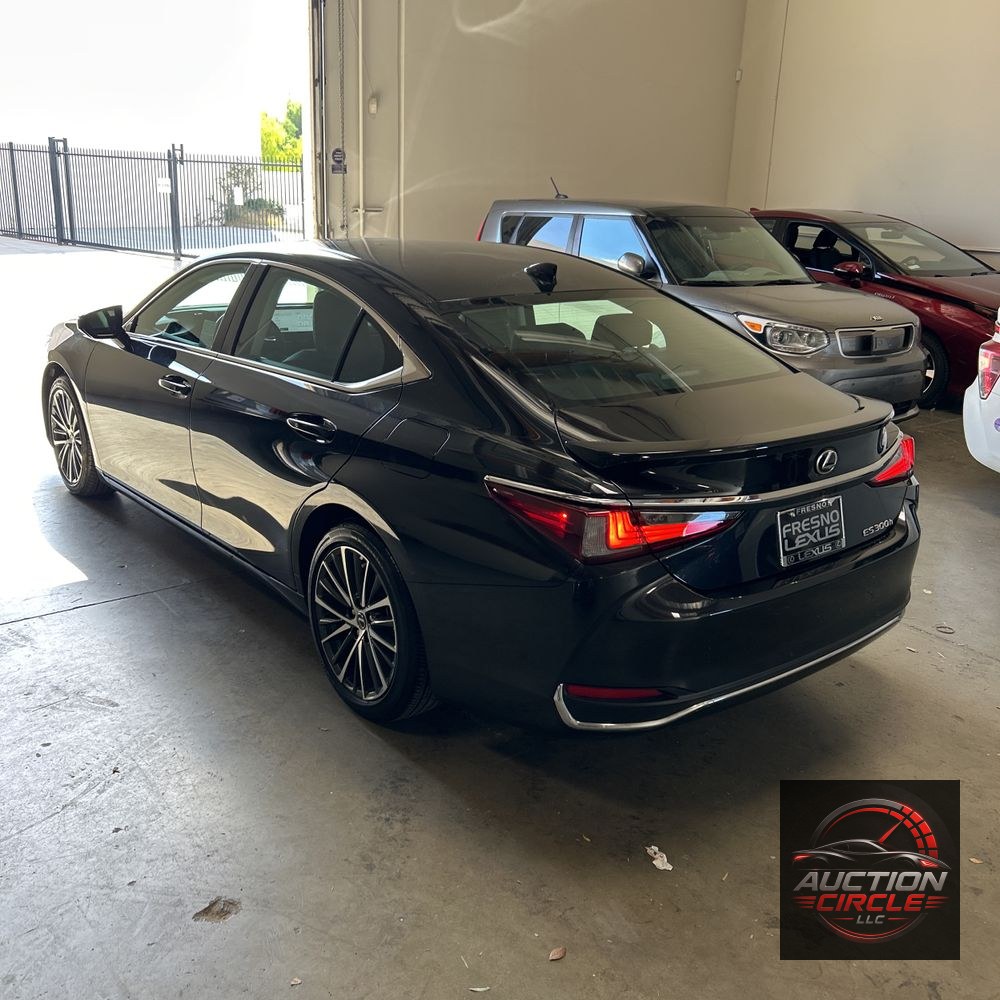 2025 Lexus ES 300h Base
