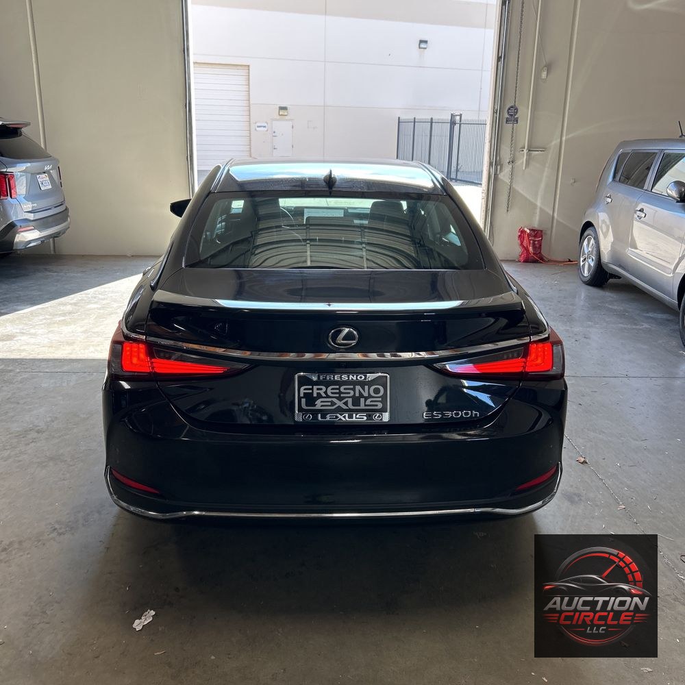 2025 Lexus ES 300h Base