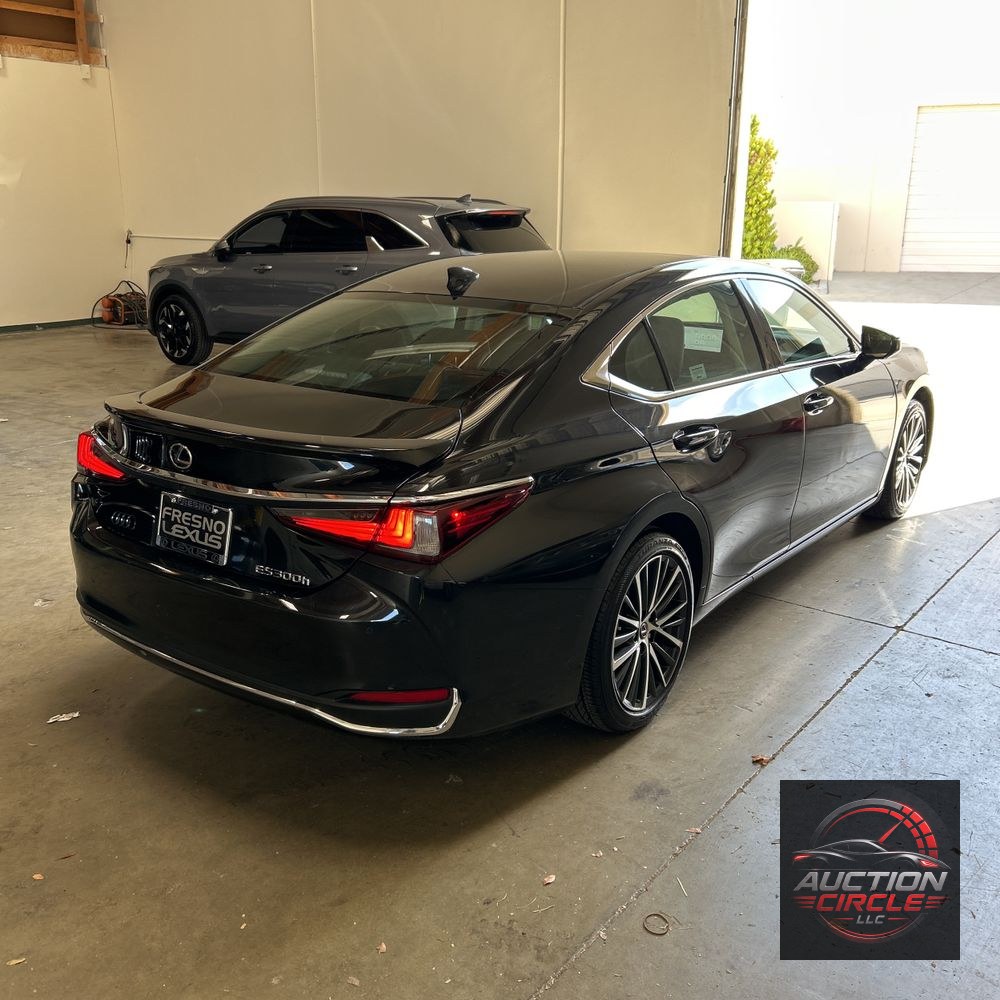 2025 Lexus ES 300h Base