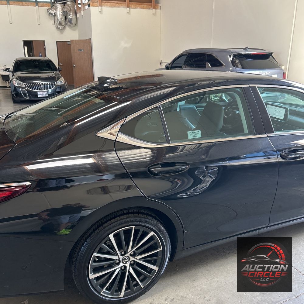 2025 Lexus ES 300h Base