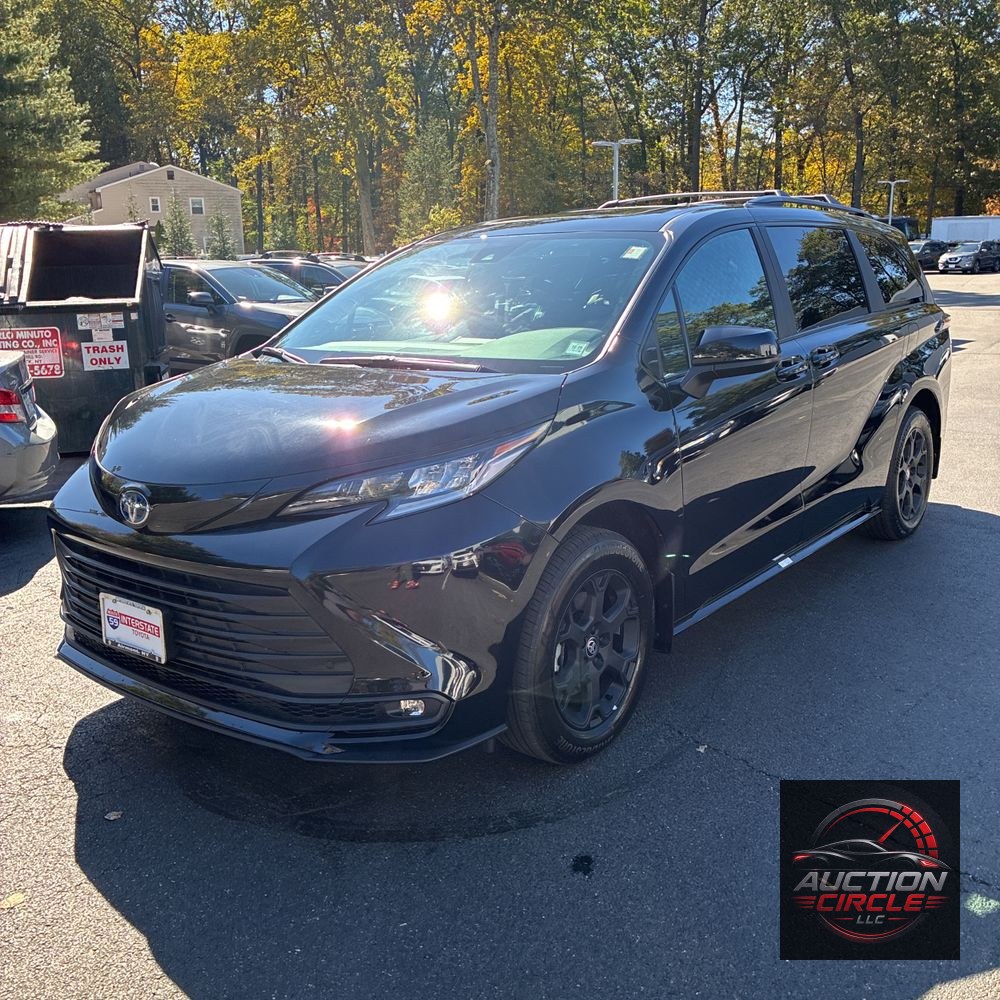 2025 Toyota Sienna Woodland Edition