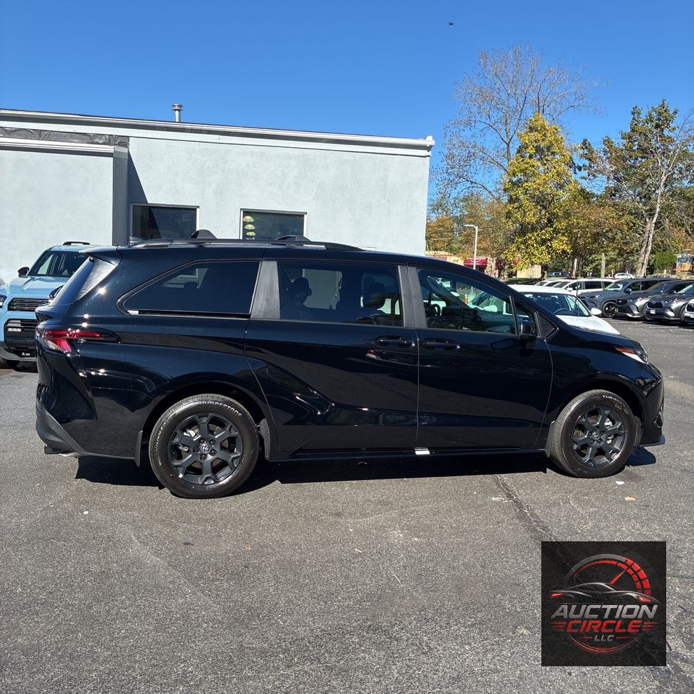 2025 Toyota Sienna Woodland Edition