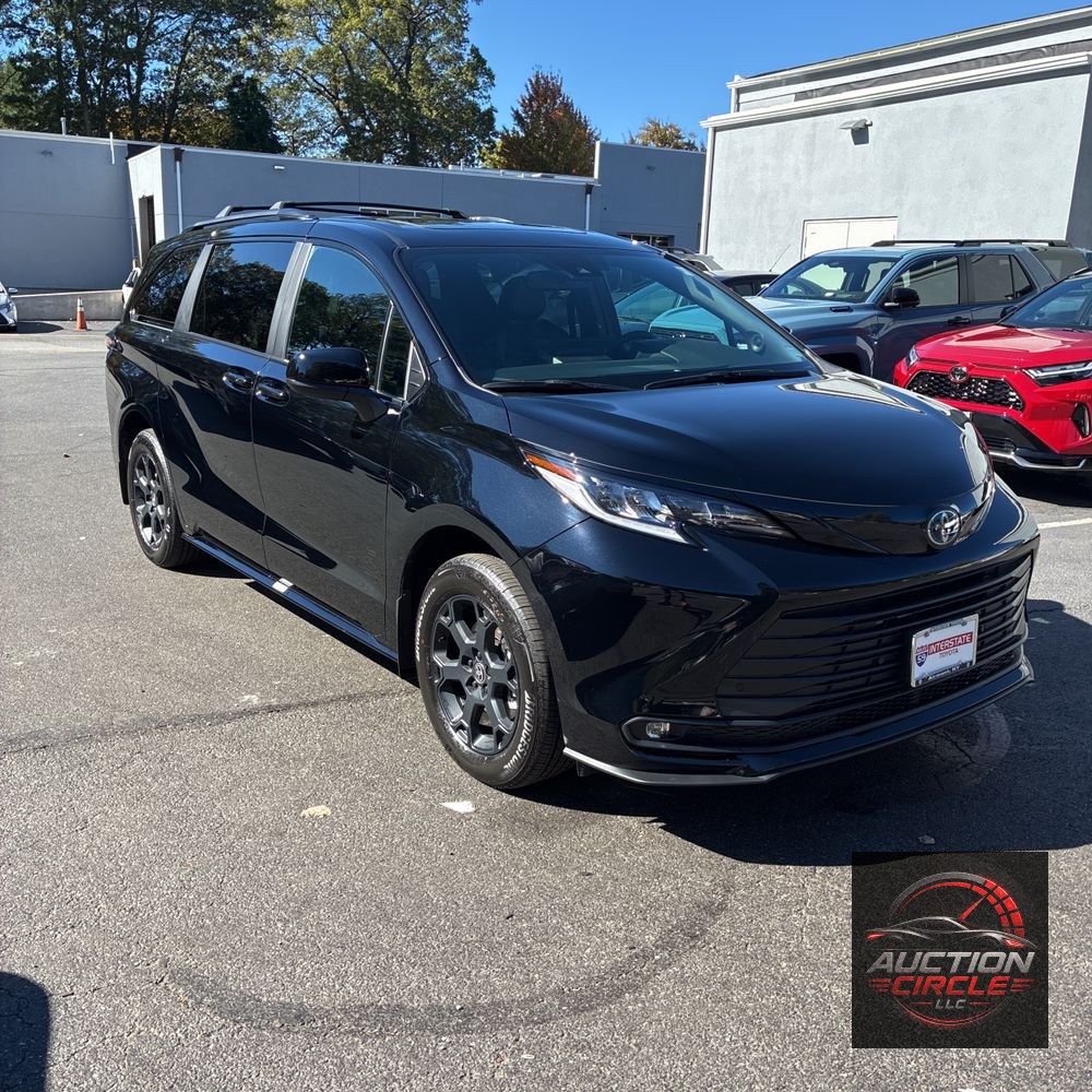 2025 Toyota Sienna Woodland Edition