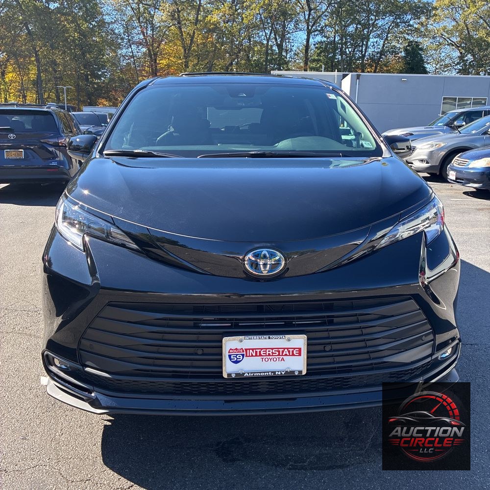 2025 Toyota Sienna Woodland Edition