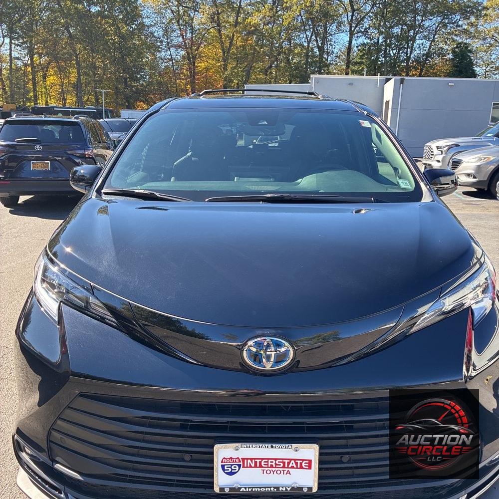 2025 Toyota Sienna Woodland Edition