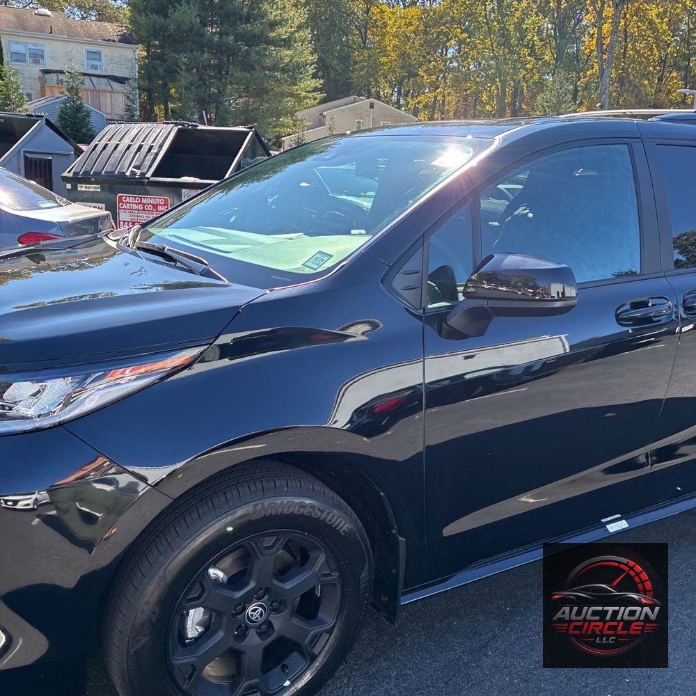 2025 Toyota Sienna Woodland Edition