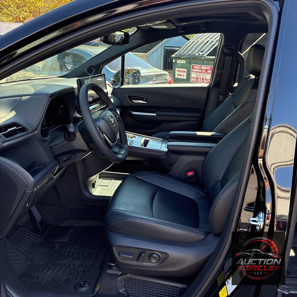 2025 Toyota Sienna Woodland Edition