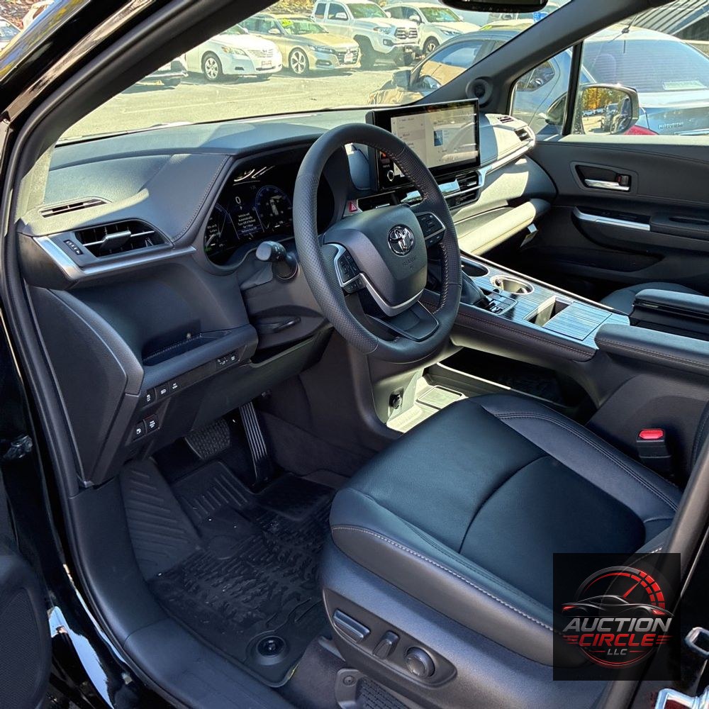 2025 Toyota Sienna Woodland Edition