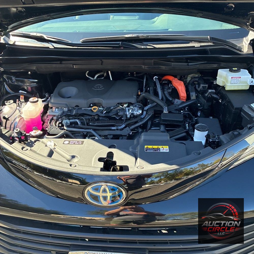 2025 Toyota Sienna Woodland Edition