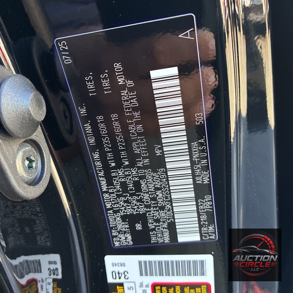 2025 Toyota Sienna Woodland Edition