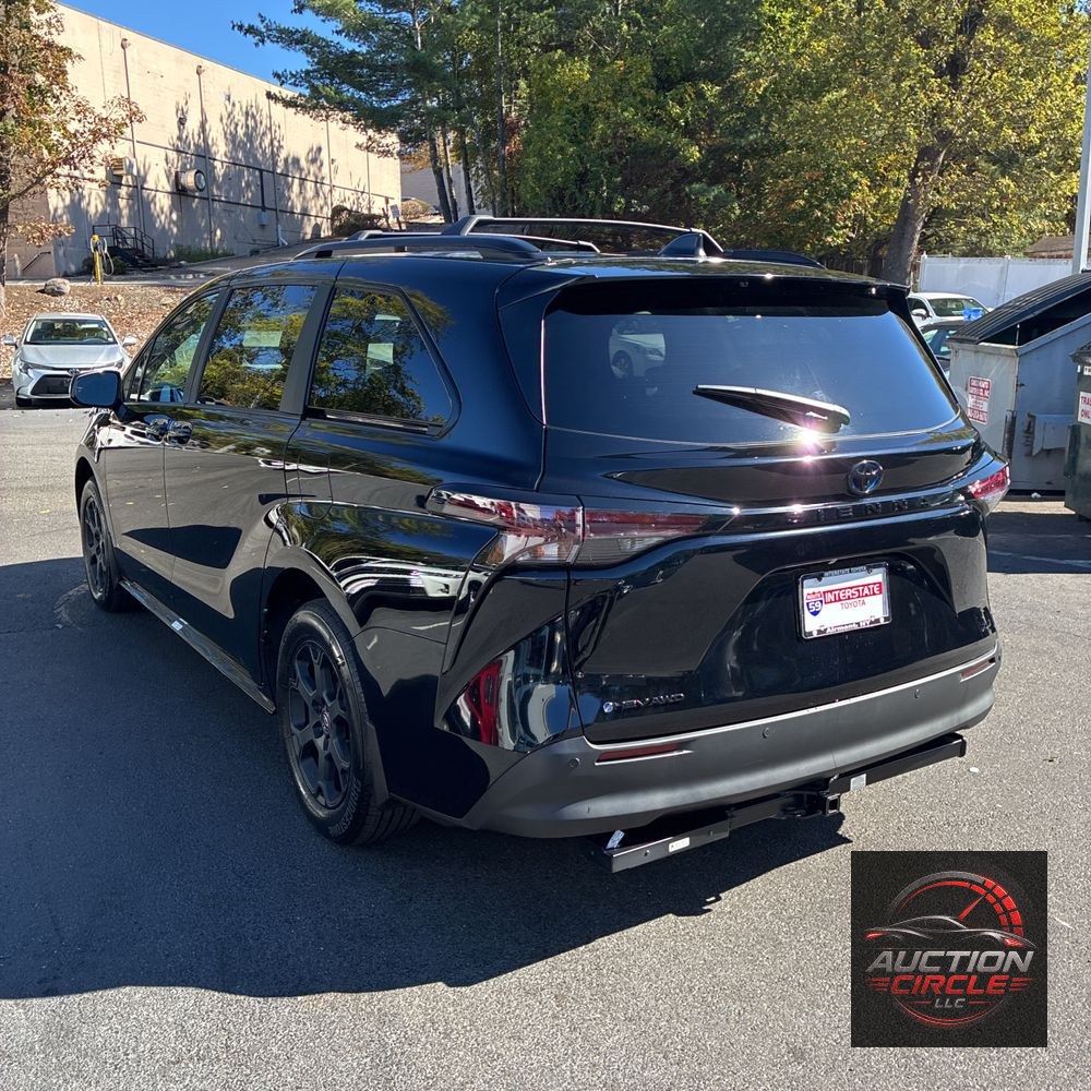 2025 Toyota Sienna Woodland Edition