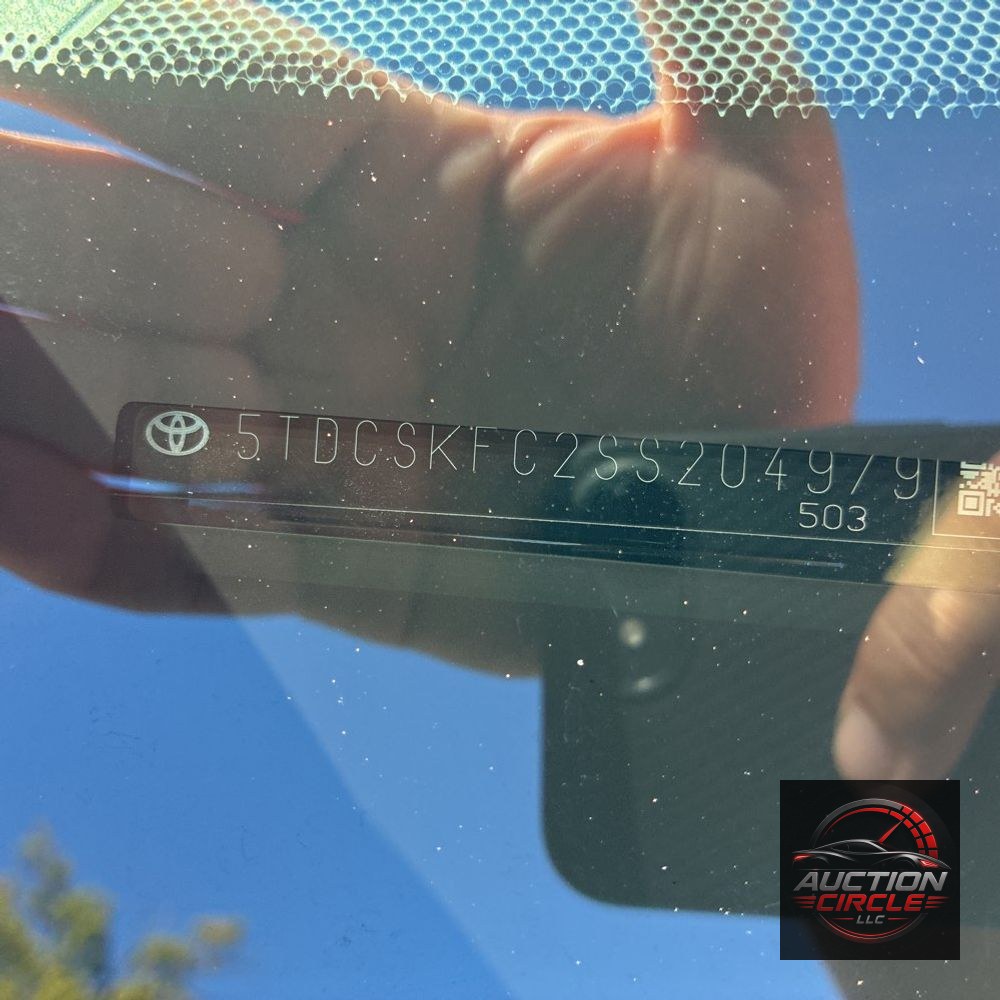 2025 Toyota Sienna Woodland Edition