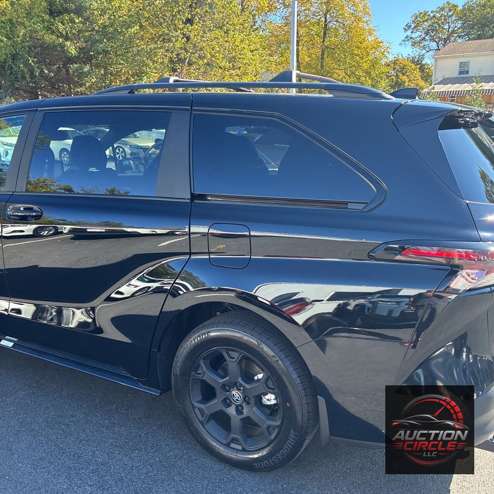 2025 Toyota Sienna Woodland Edition