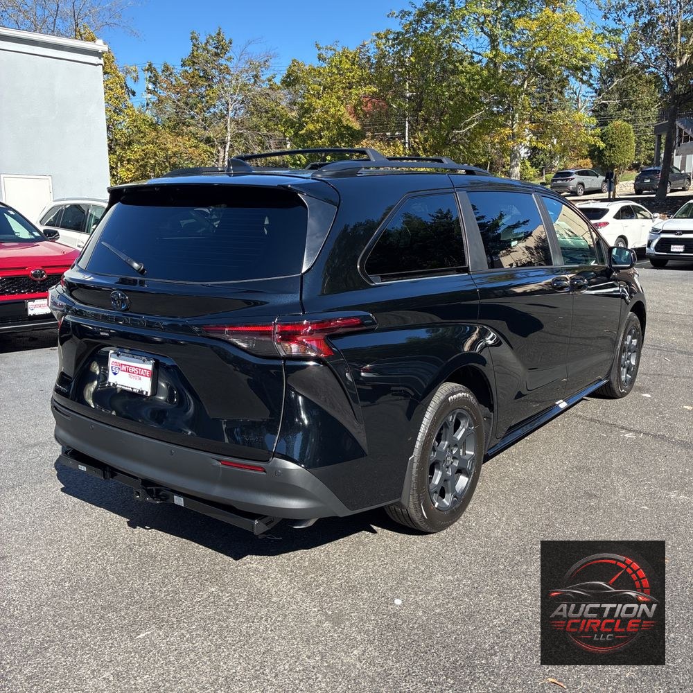 2025 Toyota Sienna Woodland Edition