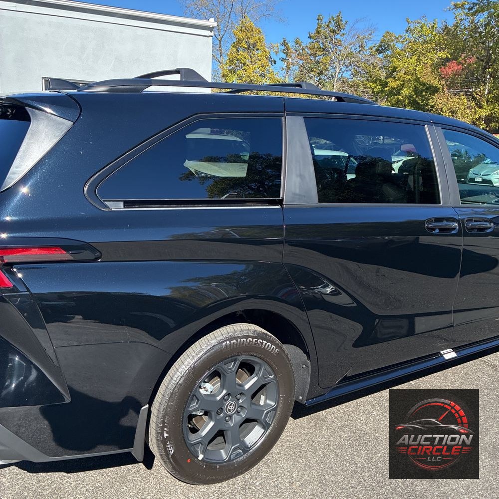 2025 Toyota Sienna Woodland Edition
