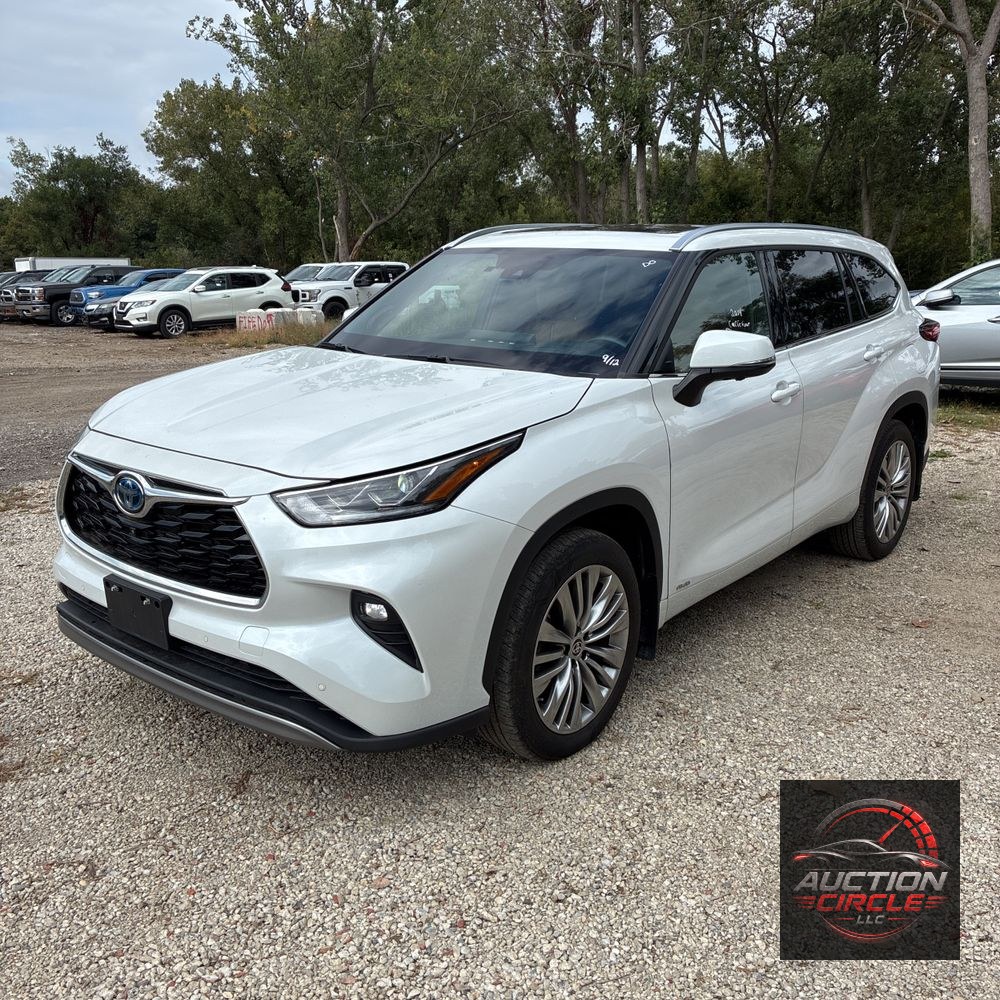 2023 Toyota Highlander Hybrid Platinum