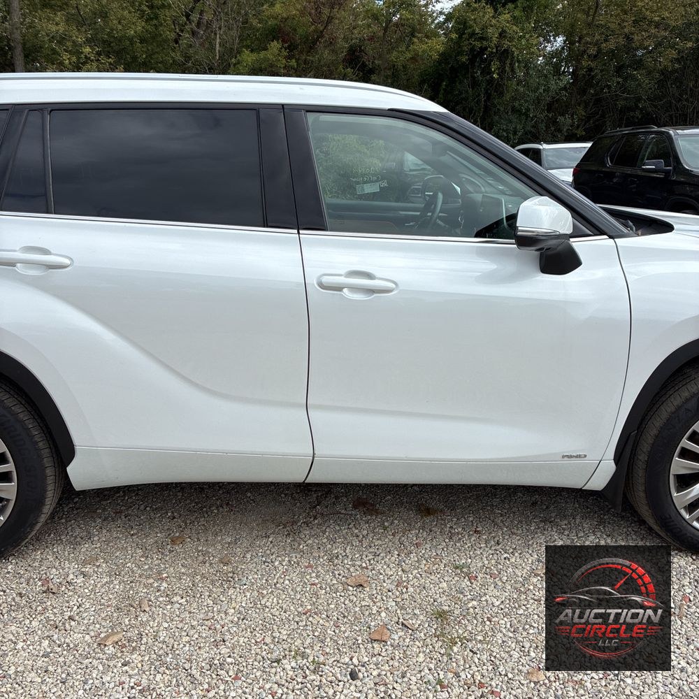 2023 Toyota Highlander Hybrid Platinum