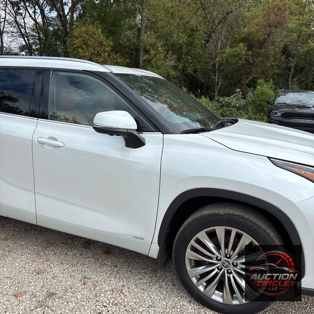 2023 Toyota Highlander Hybrid Platinum