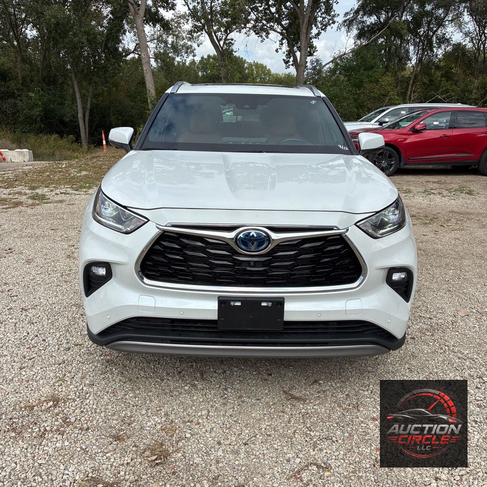 2023 Toyota Highlander Hybrid Platinum
