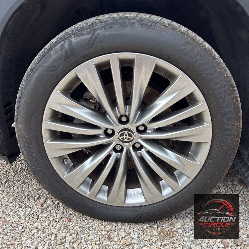 2023 Toyota Highlander Hybrid Platinum