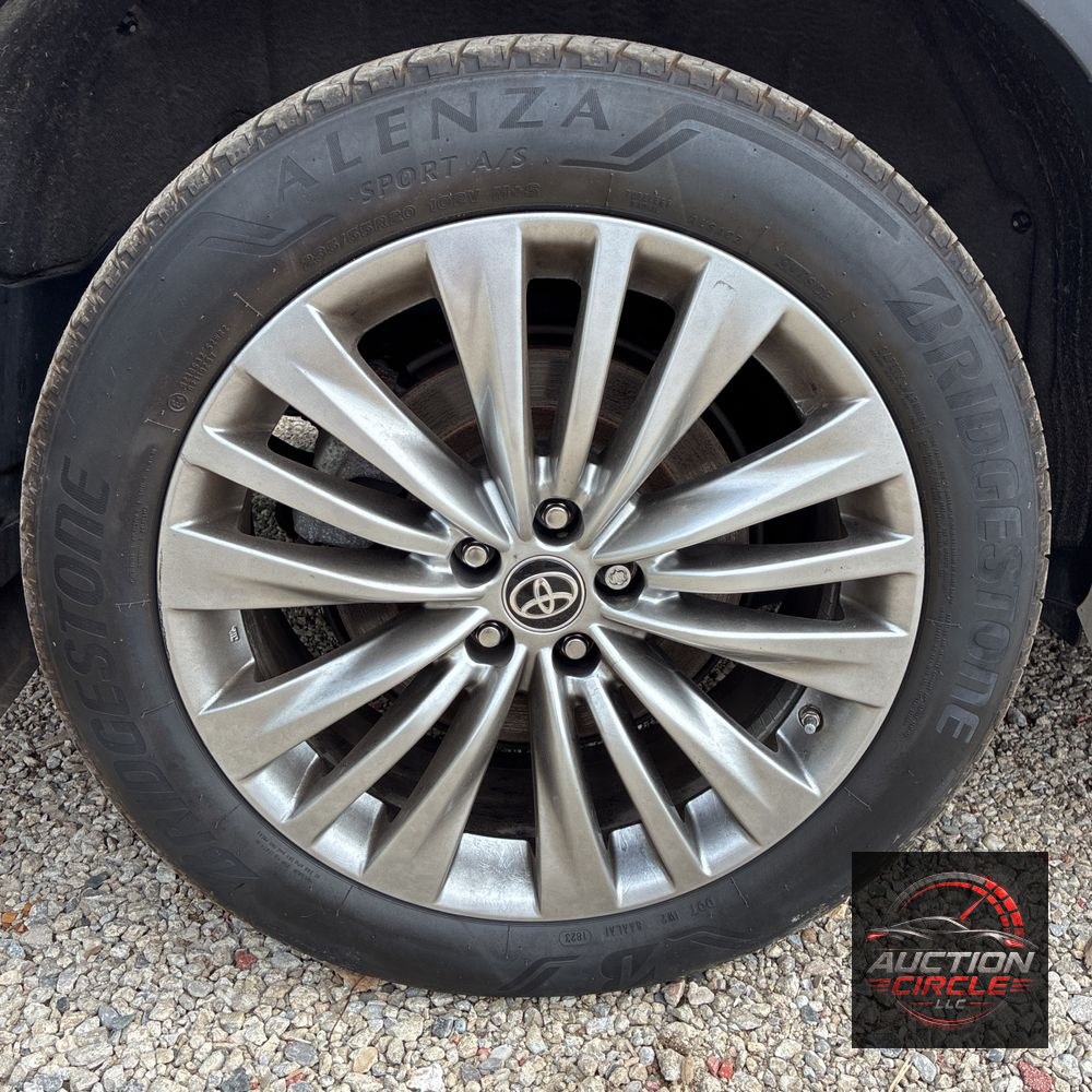 2023 Toyota Highlander Hybrid Platinum