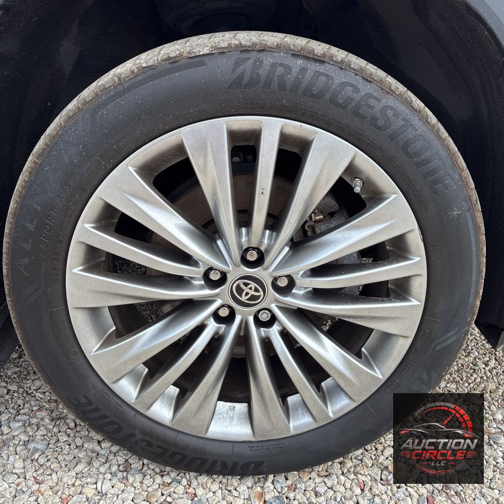 2023 Toyota Highlander Hybrid Platinum