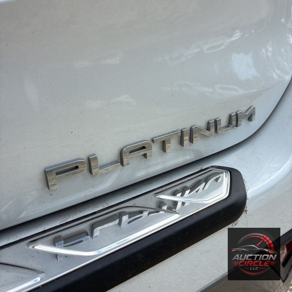 2023 Toyota Highlander Hybrid Platinum