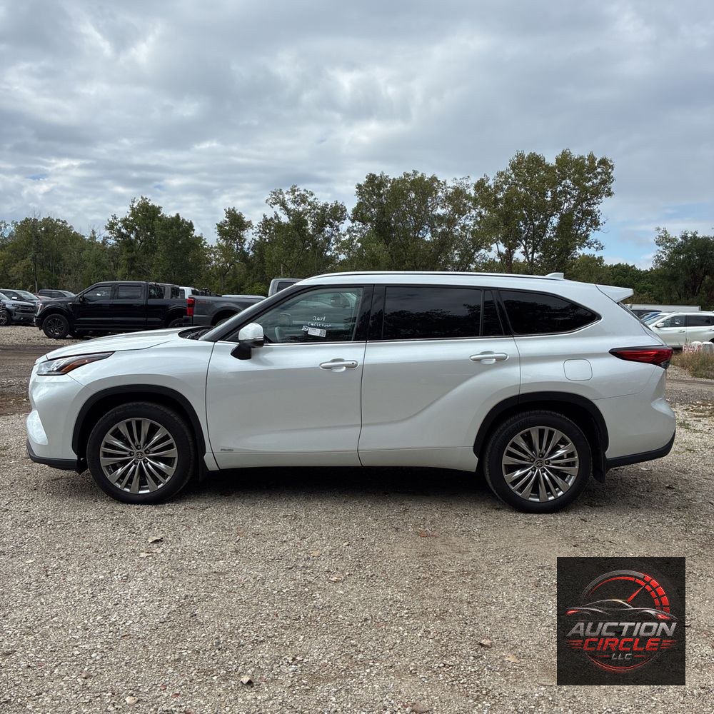2023 Toyota Highlander Hybrid Platinum