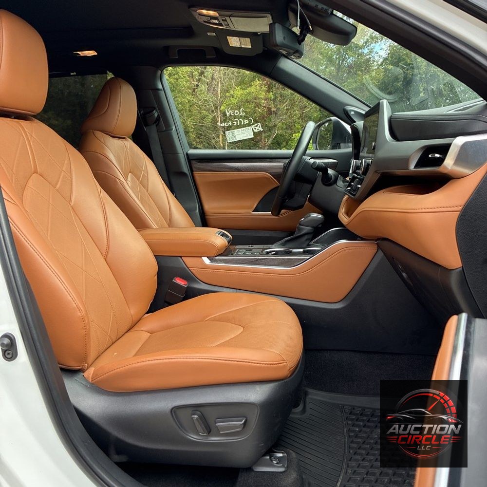 2023 Toyota Highlander Hybrid Platinum