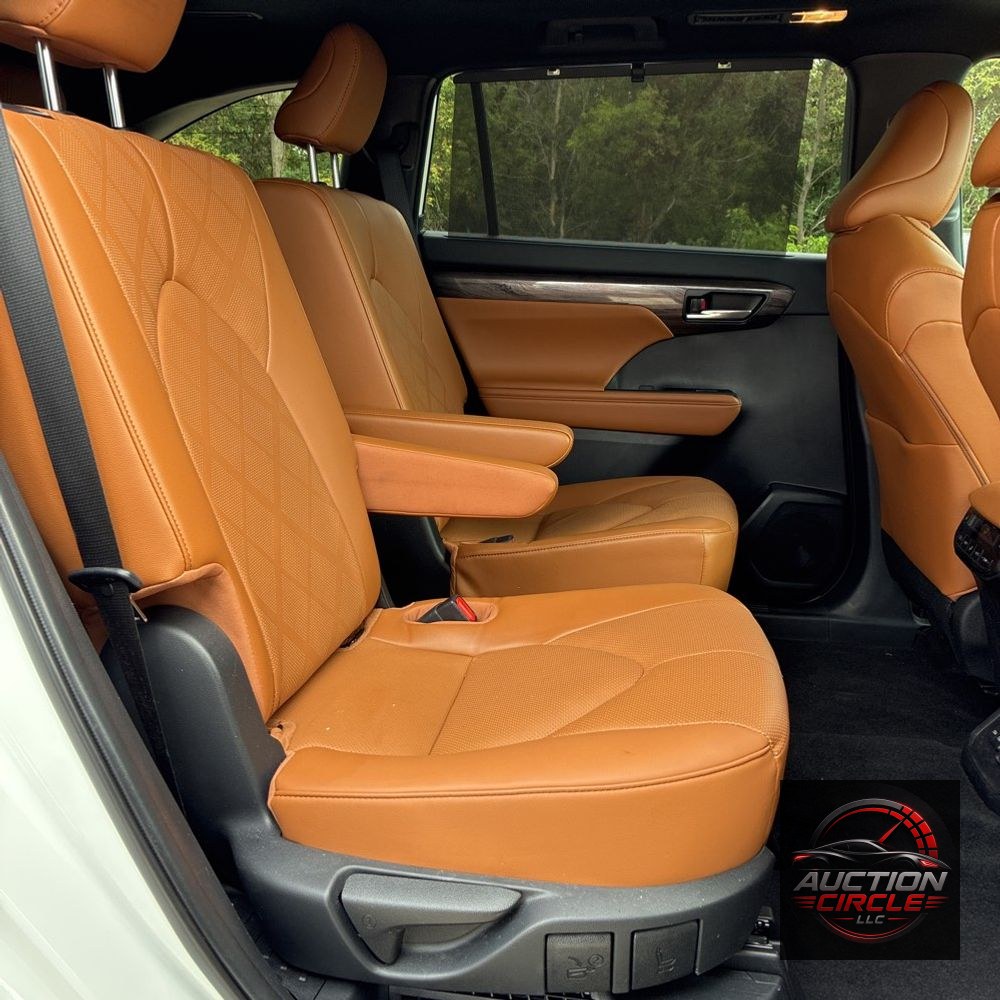 2023 Toyota Highlander Hybrid Platinum